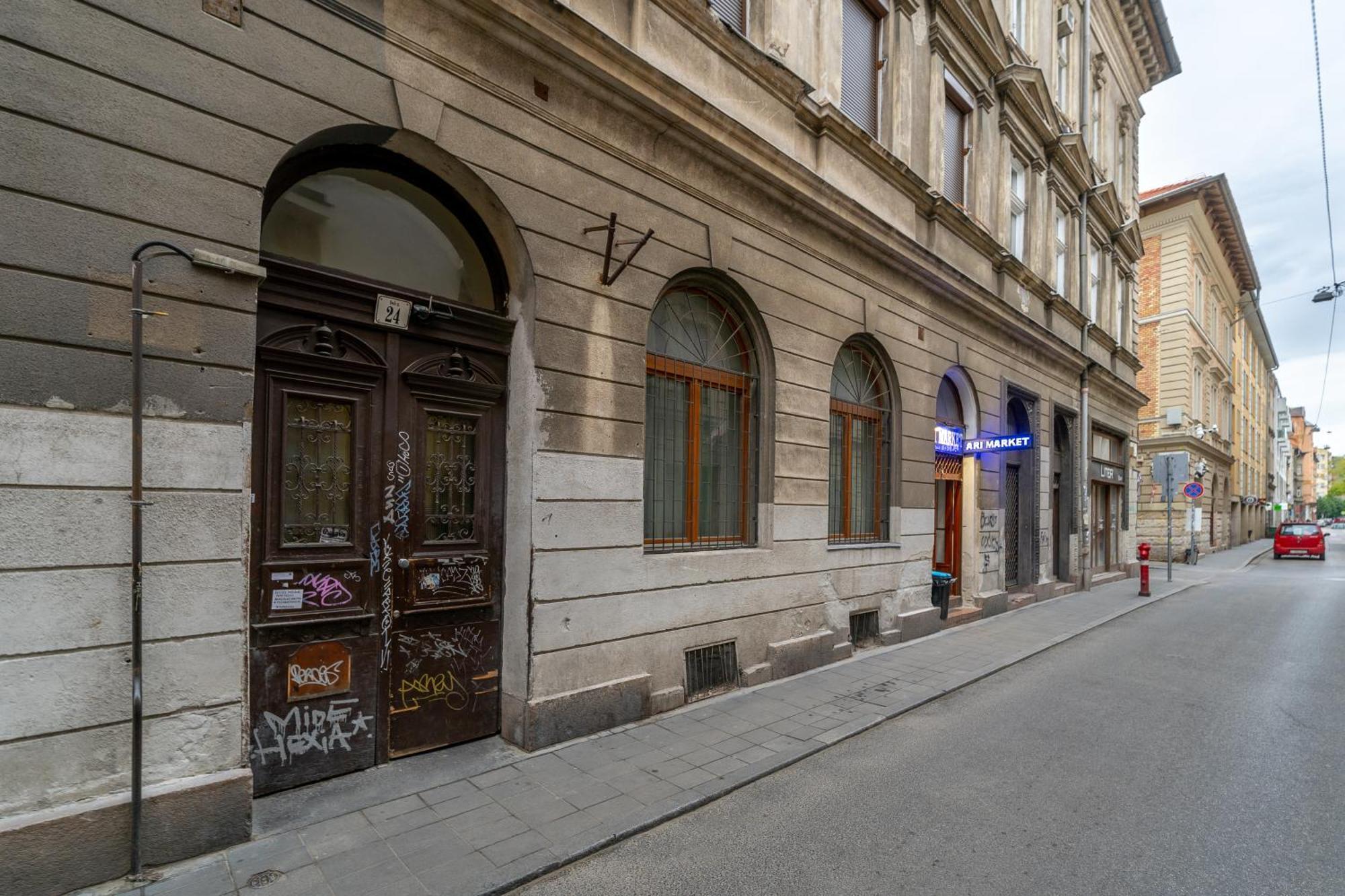 Azure Oasis In The Heart Of The Budapesta