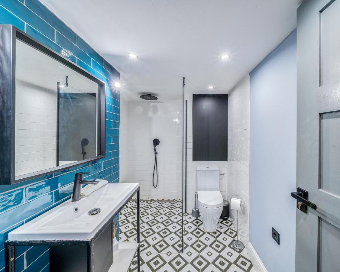 Azure Oasis In The Heart Of The Apartament Budapesta